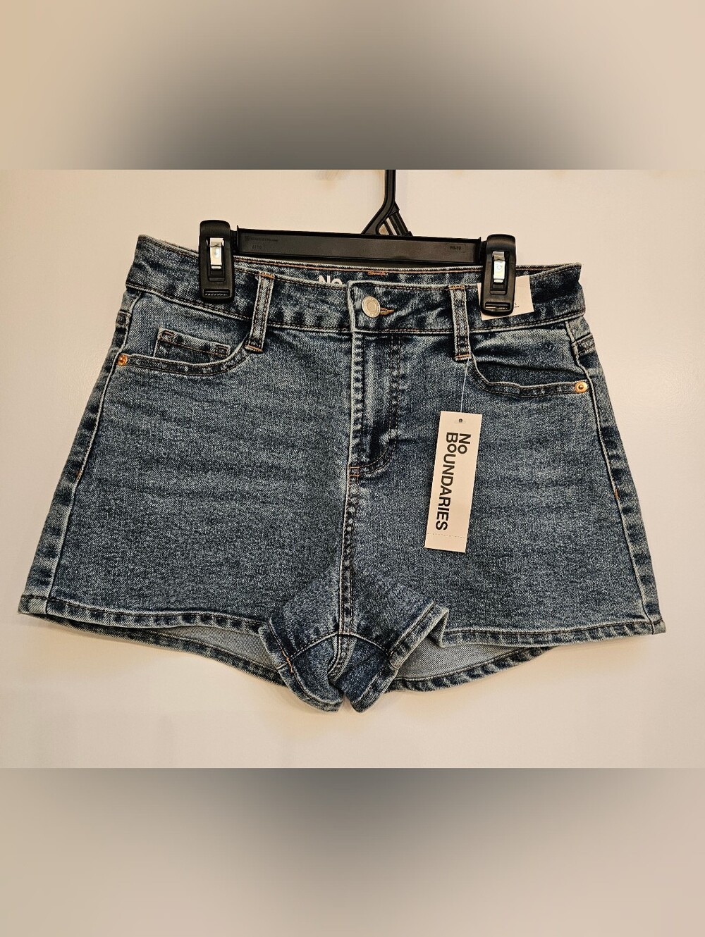 No Boundaries Womens High Rise Mom Shorts Size 2 Medium Wash Flower Pocket NWT